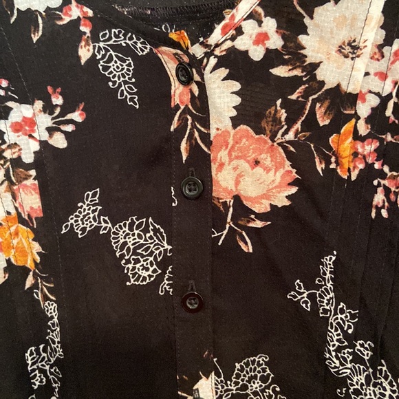 Torrid Flutter Sleeve Button Front Floral Blouse - Picture 3 of 6